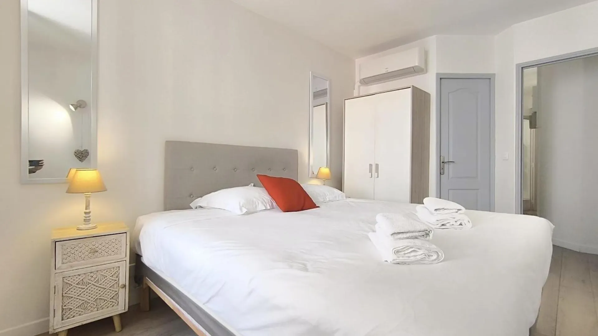 2 Bedrooms 2 Bathrooms 1 Min Palais & Beaches 칸느 프랑스